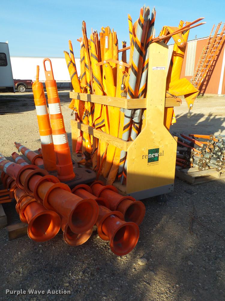 image for item EI9749 Road safety equipment