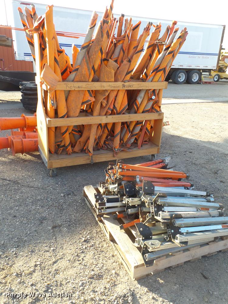 image for item EI9749 Road safety equipment