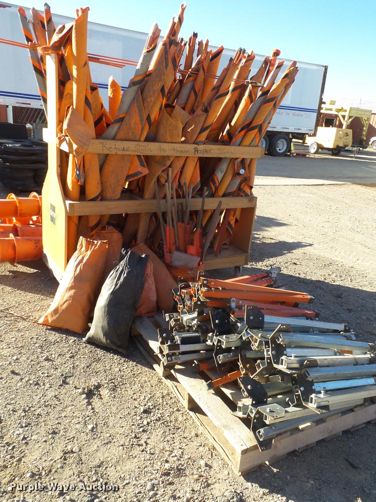 image for item EI9749 Road safety equipment