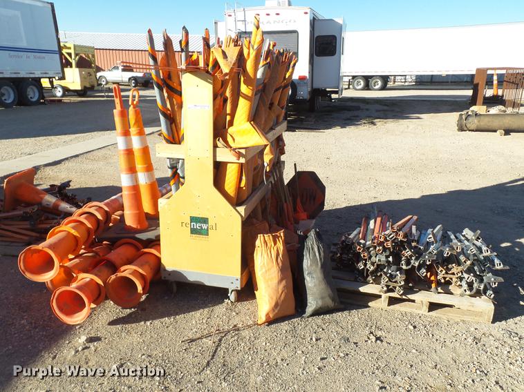 image for item EI9749 Road safety equipment