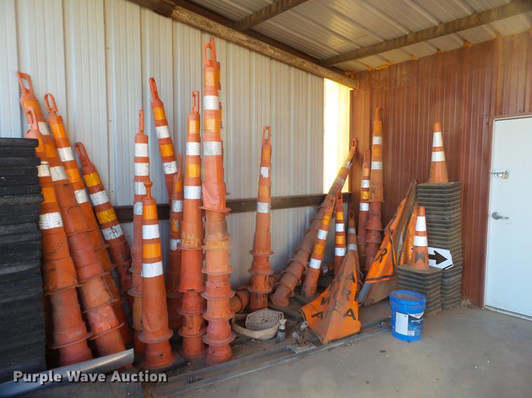 image for item EI9749 Road safety equipment