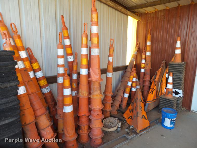 image for item EI9749 Road safety equipment