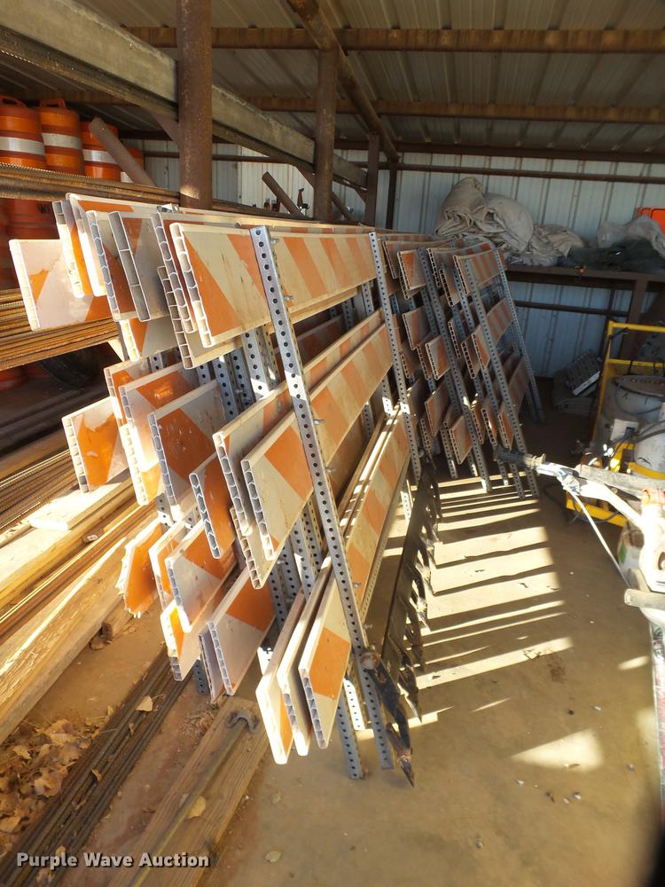 image for item EI9749 Road safety equipment