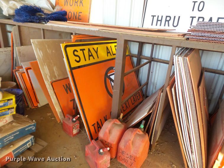 image for item EI9749 Road safety equipment