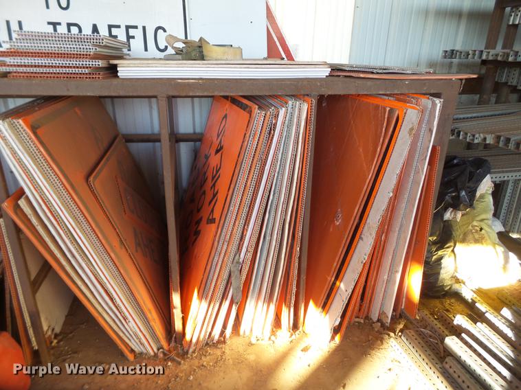 image for item EI9749 Road safety equipment