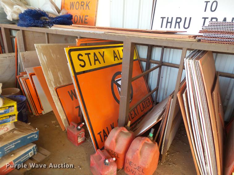 image for item EI9749 Road safety equipment