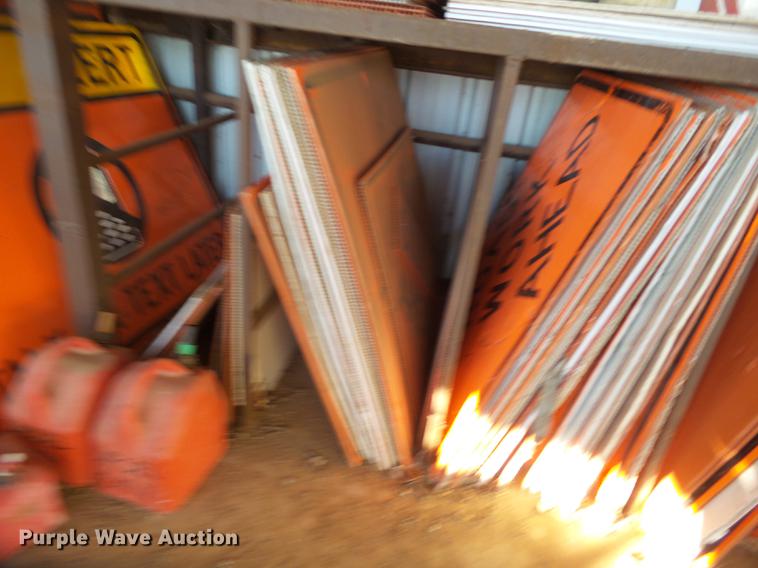 image for item EI9749 Road safety equipment