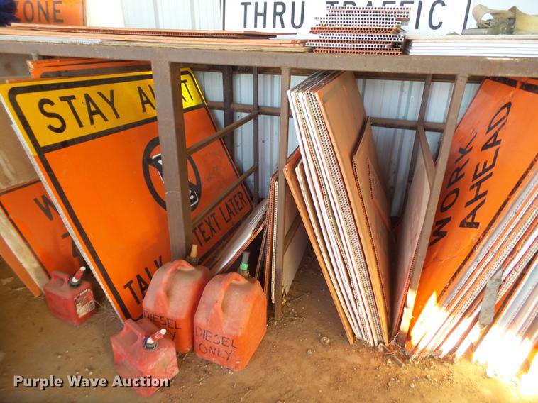 image for item EI9749 Road safety equipment