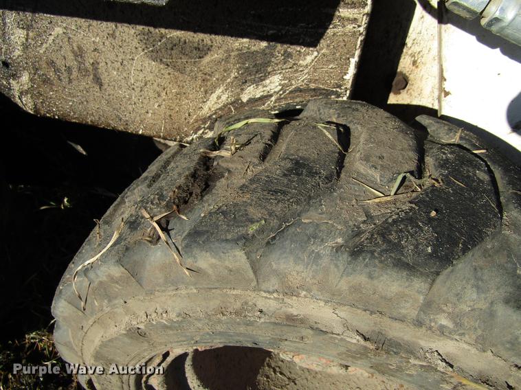 image for item EU9558 1979 Bobcat 310 skid steer