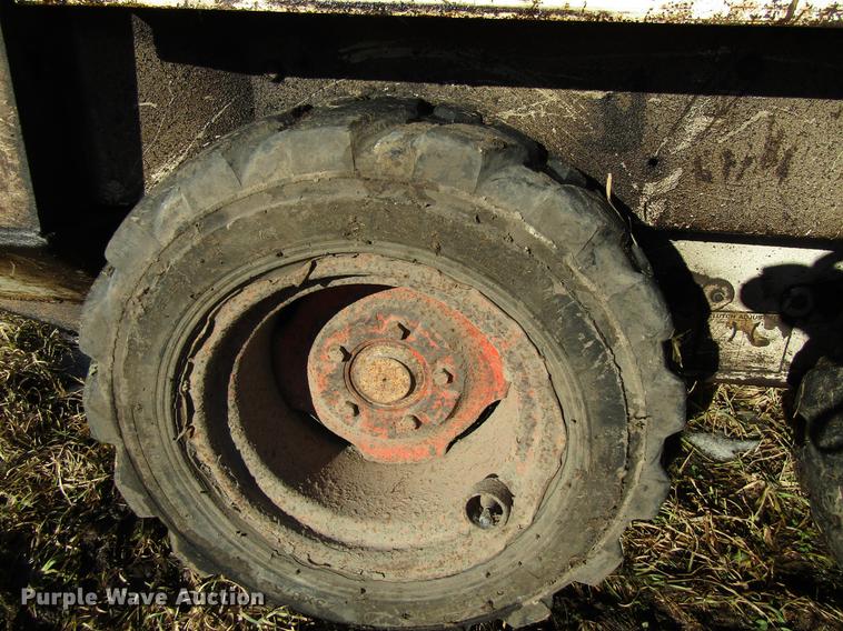 image for item EU9558 1979 Bobcat 310 skid steer