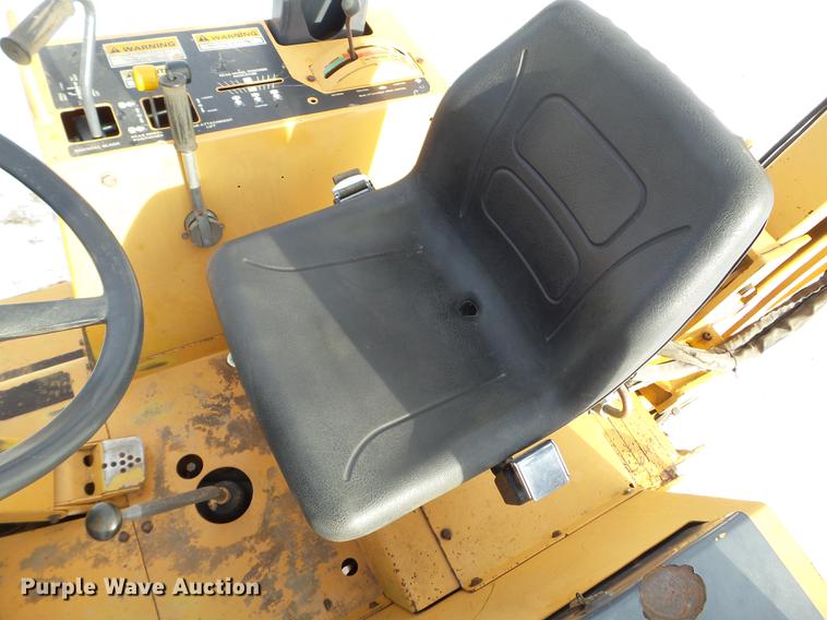 image for item EW9868 2000 Case 860 vibratory cable plow