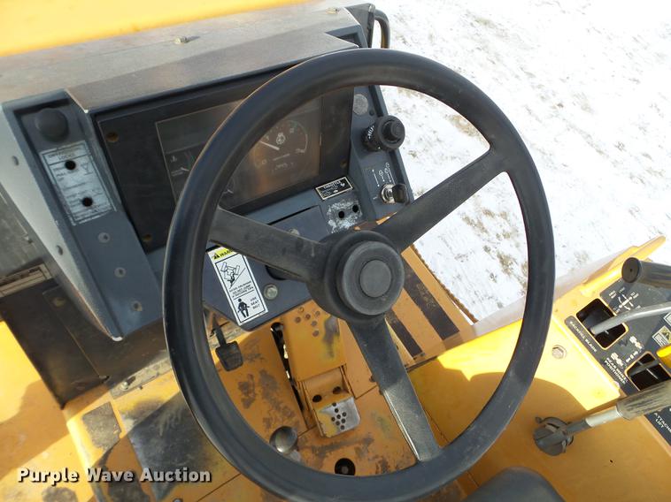 image for item EW9868 2000 Case 860 vibratory cable plow