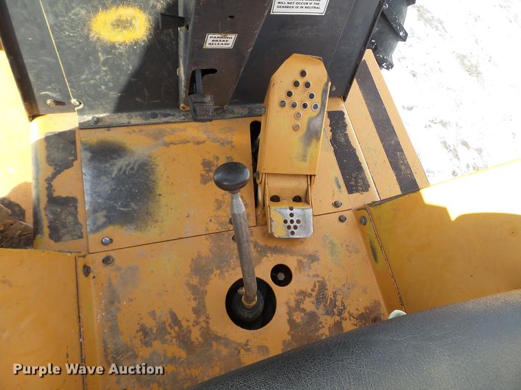 image for item EW9868 2000 Case 860 vibratory cable plow