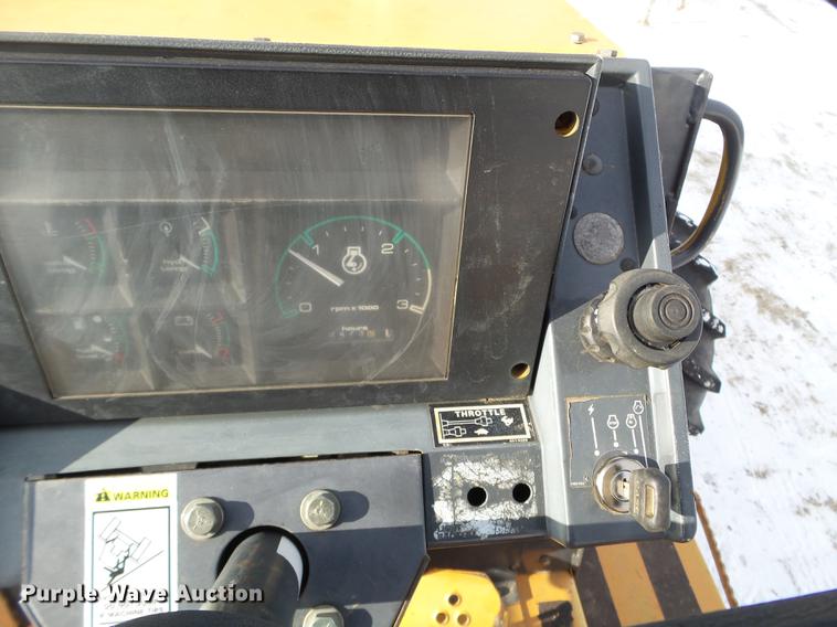 image for item EW9868 2000 Case 860 vibratory cable plow