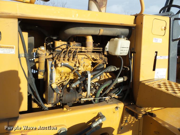 image for item EW9868 2000 Case 860 vibratory cable plow