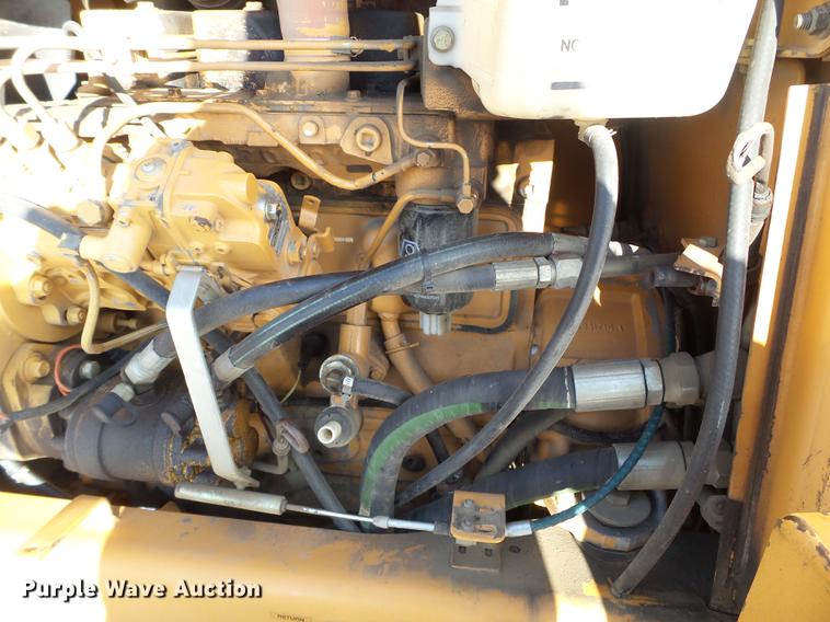 image for item EW9868 2000 Case 860 vibratory cable plow