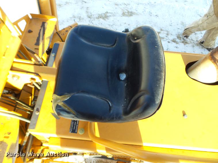 image for item EW9868 2000 Case 860 vibratory cable plow