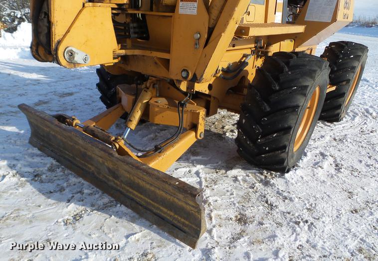 image for item EW9868 2000 Case 860 vibratory cable plow