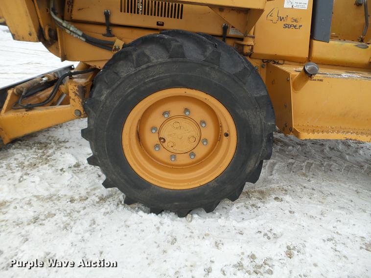 image for item EW9868 2000 Case 860 vibratory cable plow