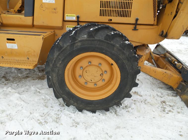 image for item EW9868 2000 Case 860 vibratory cable plow