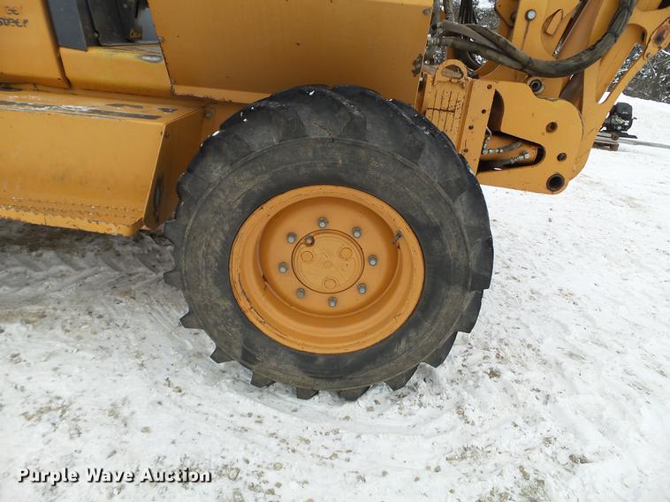 image for item EW9868 2000 Case 860 vibratory cable plow
