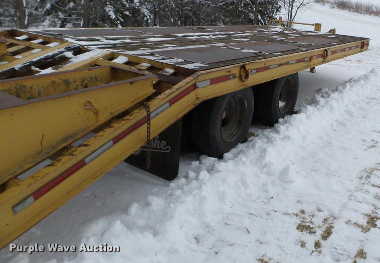 image for item EW9870 1988 Belshe FB-24 equipment trailer