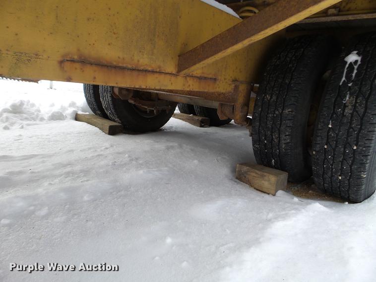 image for item EW9870 1988 Belshe FB-24 equipment trailer