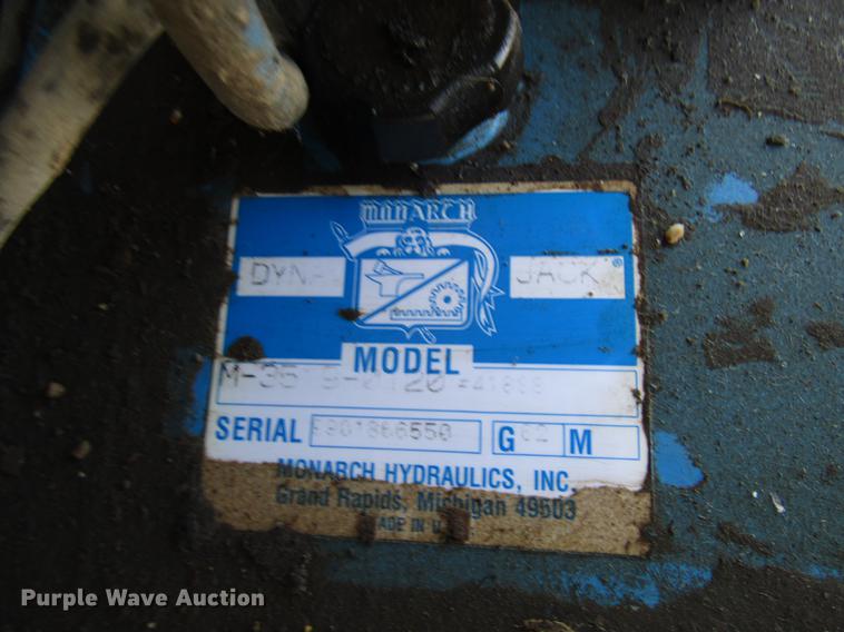 image for item FJ9597 1999 Genie TMZ34 boom lift