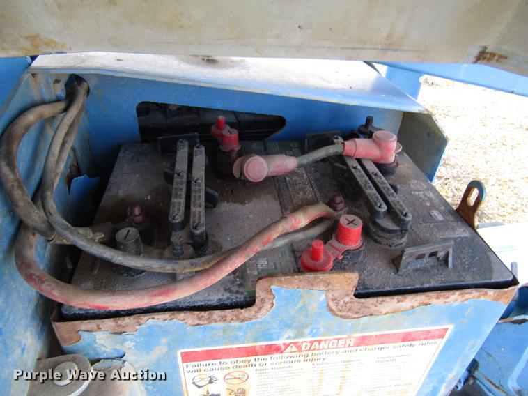 image for item FJ9597 1999 Genie TMZ34 boom lift