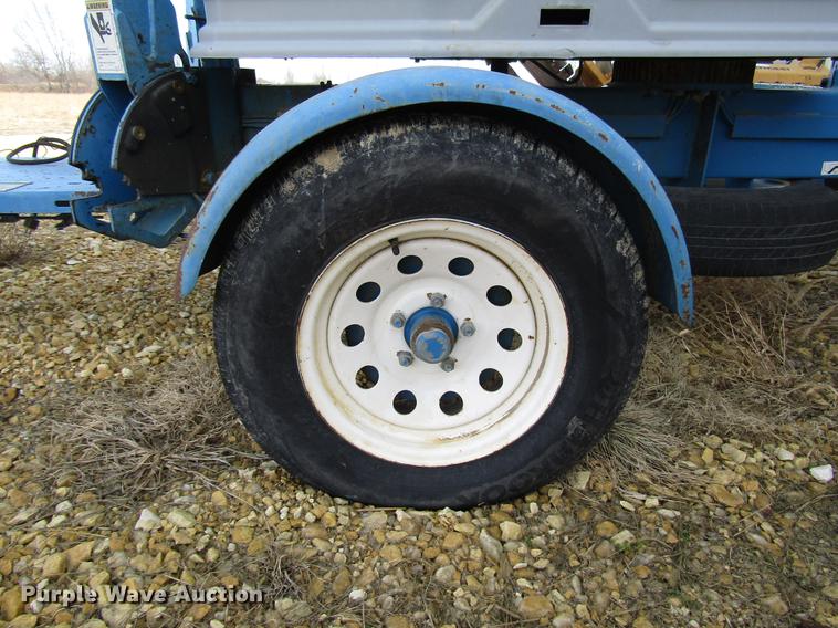 image for item FJ9597 1999 Genie TMZ34 boom lift