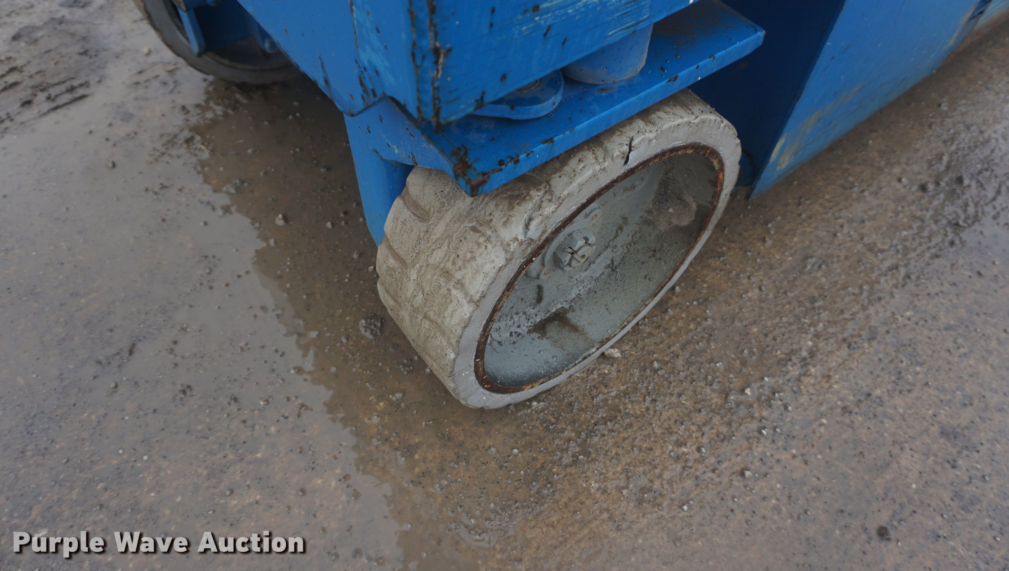 2005 Genie GS2032 scissor lift in Paola, KS | Item DE3371 sold | Purple