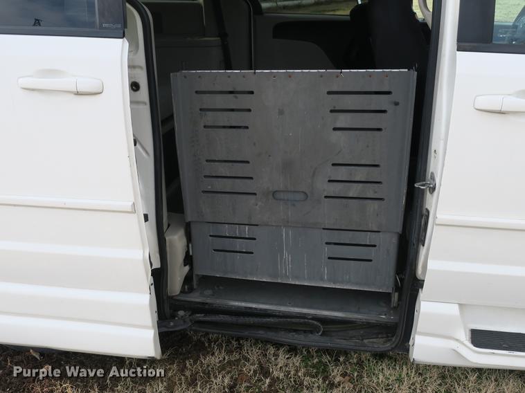 image for item DB8908 2011 Dodge Grand Caravan van