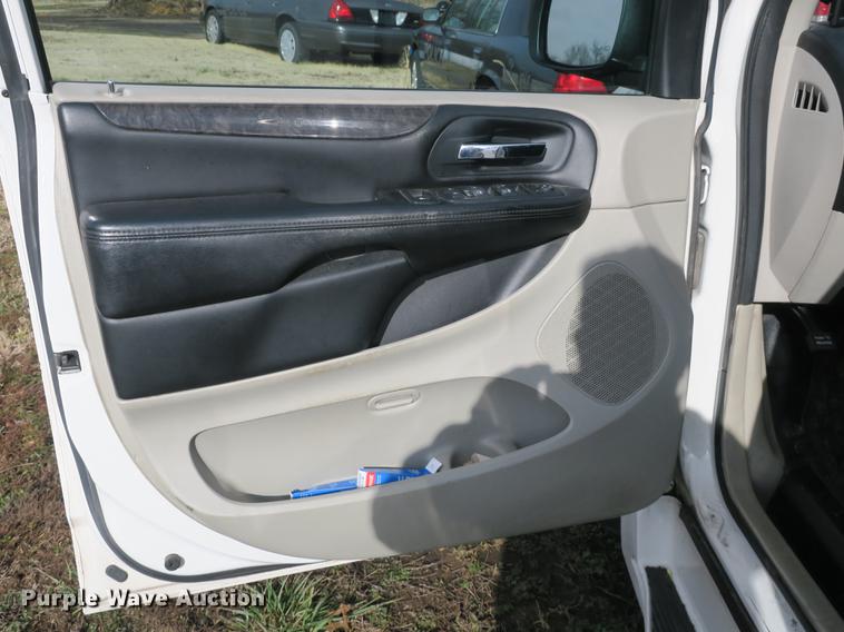 image for item DB8908 2011 Dodge Grand Caravan van