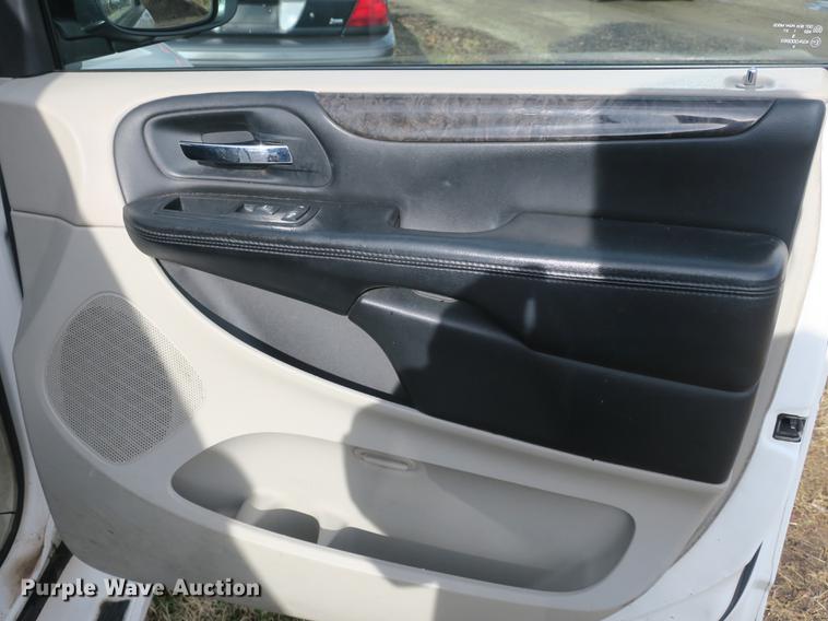 image for item DB8908 2011 Dodge Grand Caravan van