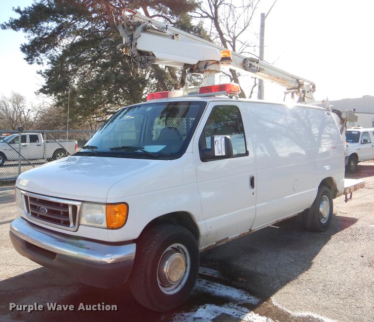 image for item DE0043 2004 Ford E350 Super Duty van