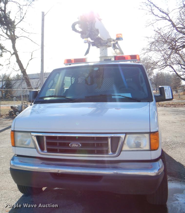 image for item DE0043 2004 Ford E350 Super Duty van