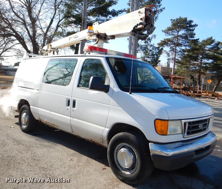 image for item DE0043 2004 Ford E350 Super Duty van