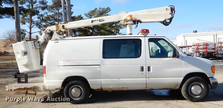 image for item DE0043 2004 Ford E350 Super Duty van