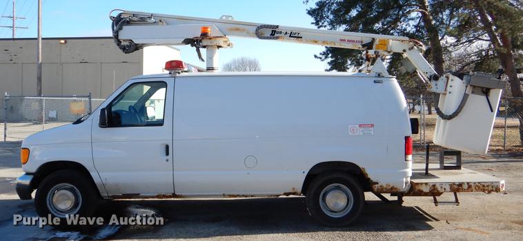image for item DE0043 2004 Ford E350 Super Duty van