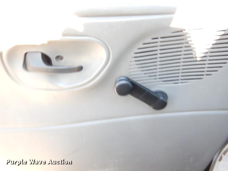 image for item DE0043 2004 Ford E350 Super Duty van