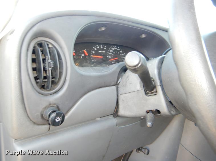 image for item DE0043 2004 Ford E350 Super Duty van