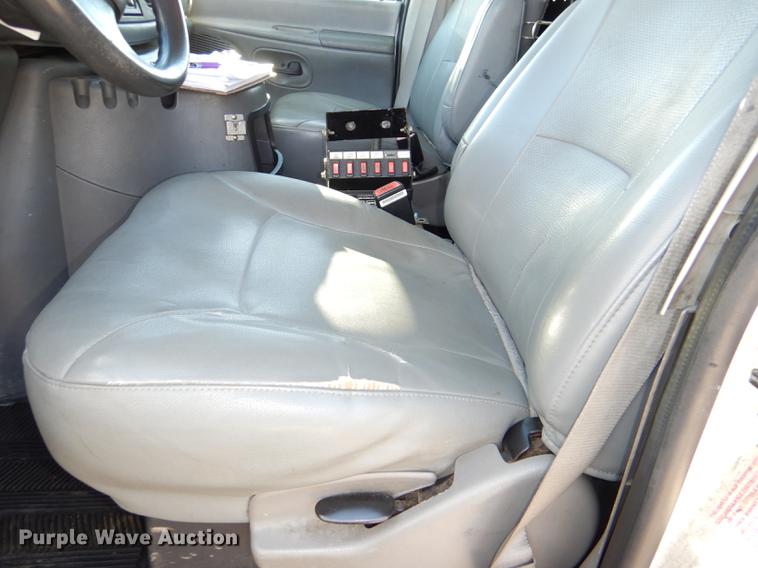 image for item DE0043 2004 Ford E350 Super Duty van