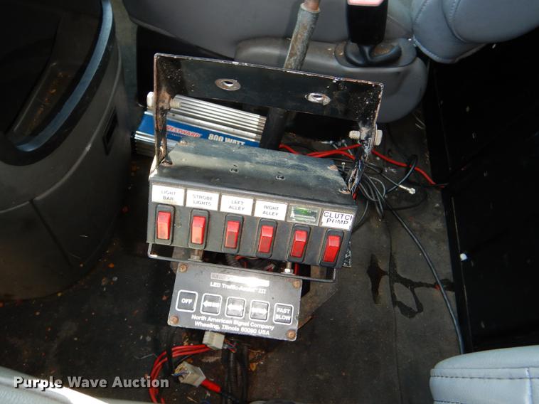 image for item DE0043 2004 Ford E350 Super Duty van