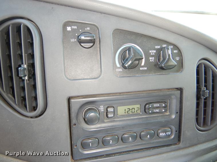image for item DE0043 2004 Ford E350 Super Duty van