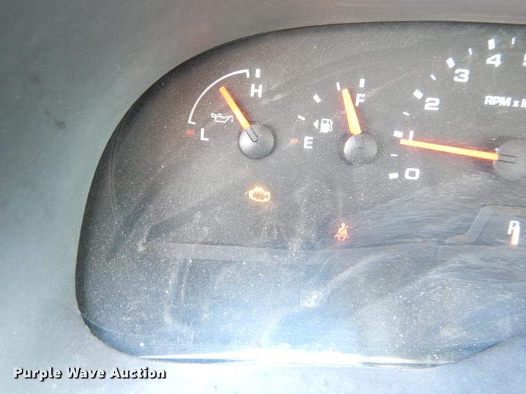 image for item DE0043 2004 Ford E350 Super Duty van