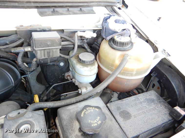 image for item DE0043 2004 Ford E350 Super Duty van