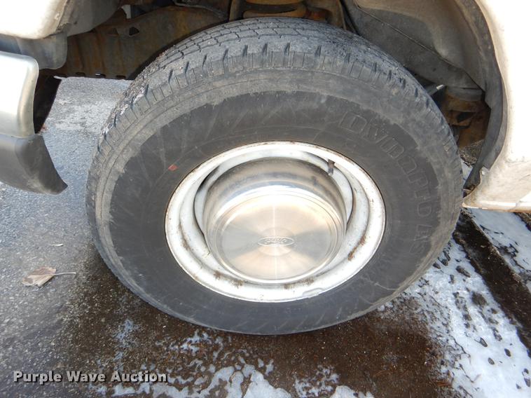 image for item DE0043 2004 Ford E350 Super Duty van