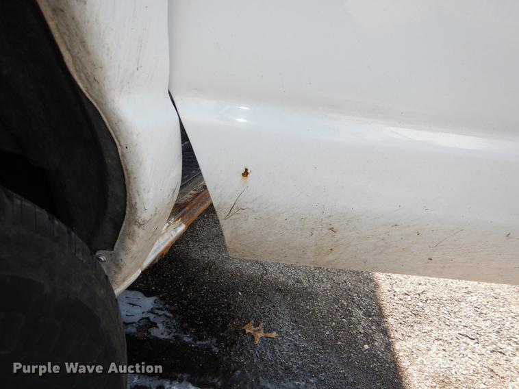 image for item DE0043 2004 Ford E350 Super Duty van