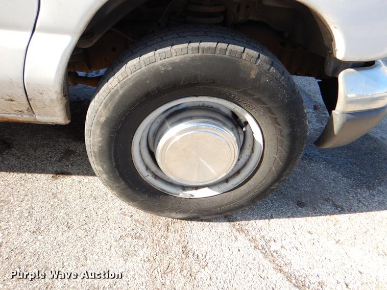 image for item DE0043 2004 Ford E350 Super Duty van