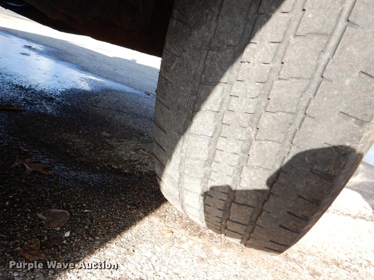 image for item DE0043 2004 Ford E350 Super Duty van